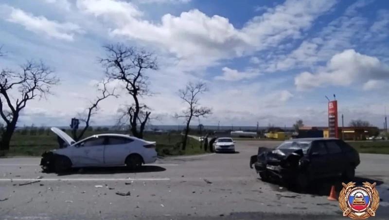 На Ставрополье водитель &laquo;девятки&raquo; попал в больницу после аварии с иномаркой