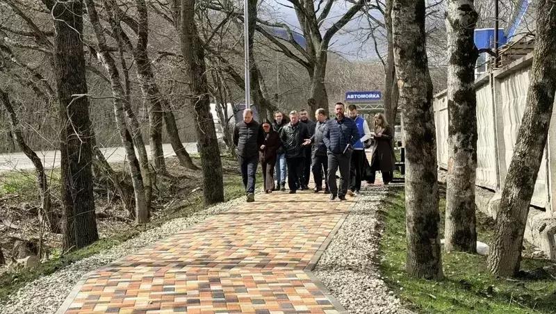 Партдесант проверил благоустройство в Железноводске и Кировском округе