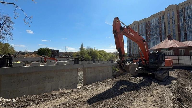 Партдесант проверил ход реконструкции моста в Пятигорске