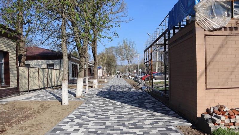 Партдесант проверил ремонт школы и пешеходной зоны на Ставрополье