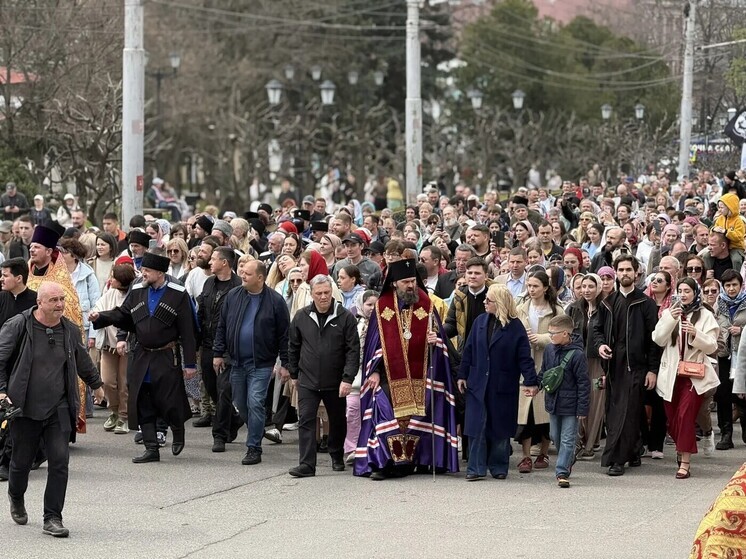 Пасхальный Крестный ход в Пятигорске объединил несколько тысяч верующих