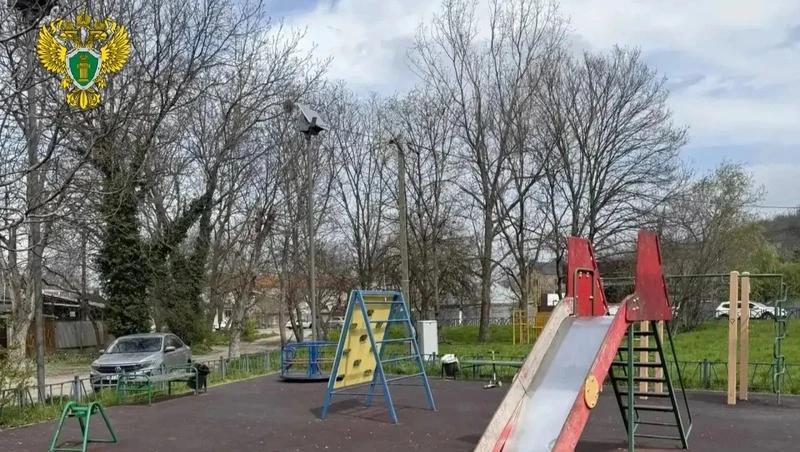 По факту травмирования ребёнка на площадке в Пятигорске возбудили дело