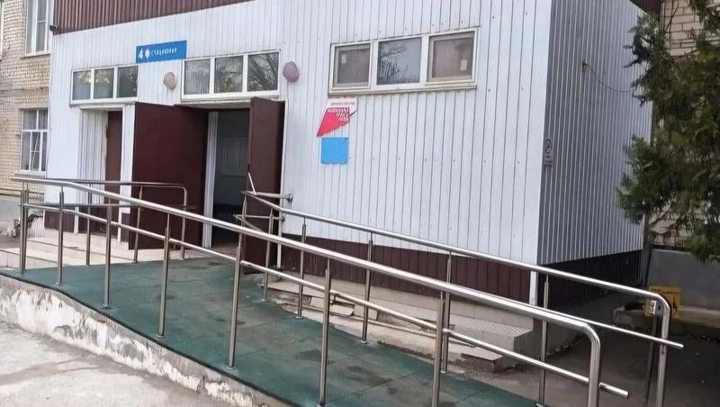 Прокуратура на Ставрополье добилась установки пандуса в больнице в Михайловске