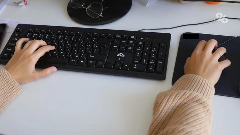 Работница банка в Ипатове открывала карты на клиентов для выполнения плана