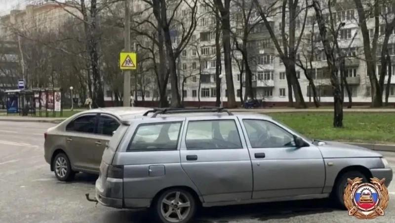 Ребёнок и женщина пострадали при столкновении легковых машин в Ставрополе