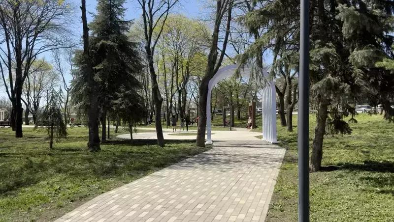 Сквер около ЗАГСа в Ессентуках благоустроили по нацпроекту