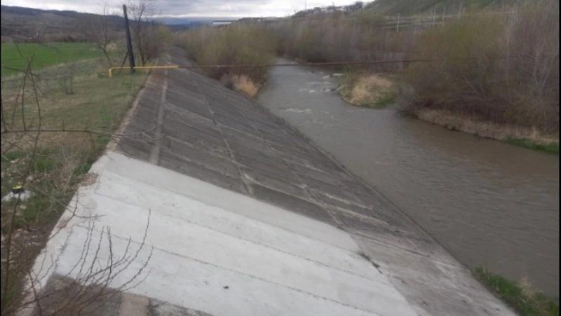 Специалисты минприроды Ставрополья проверили гидротехнику реки Подкумок
