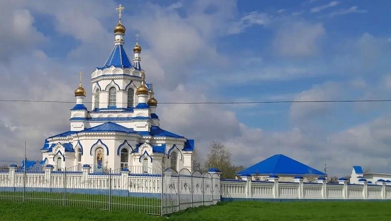 Территорию храма благоустроили в селе Благодарненского округа