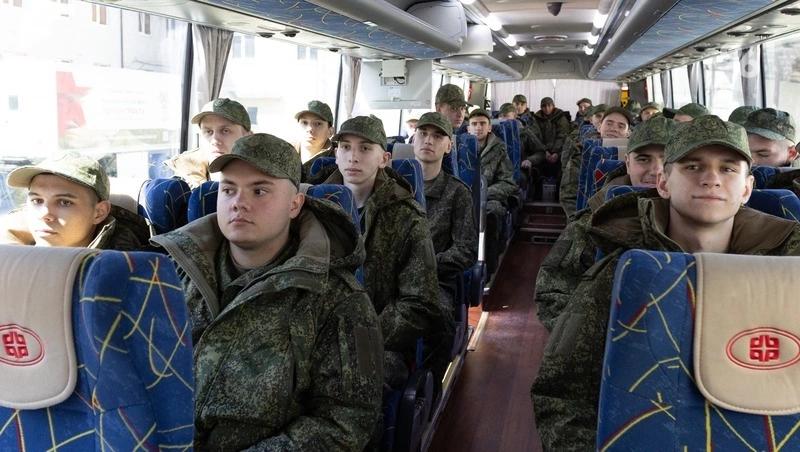Торжественная отправка призывников в армию и Росгвардию состоялась в Ставрополе