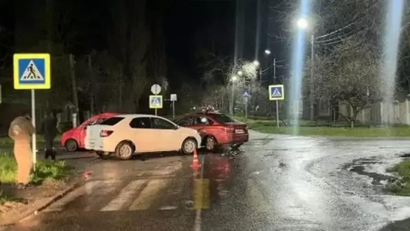Три человека пострадали в ДТП с тремя автомобилями в Георгиевске