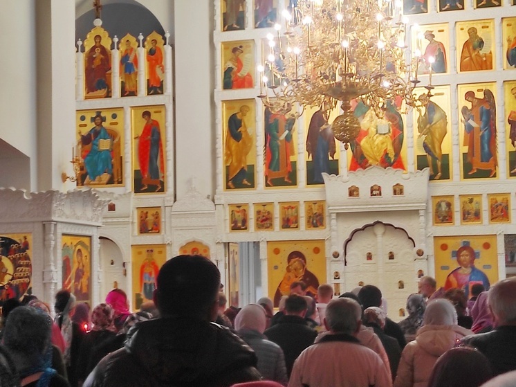 Тысячи верующих прошли Пасхальным крестным ходом по Ставрополю