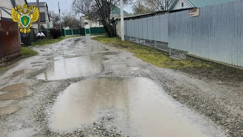 Улица имени основоположника космонавтики покрыта ямами в селе на Ставрополье