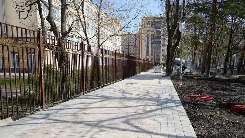 В центре нового сквера Ставрополя готовят основание для фонтана