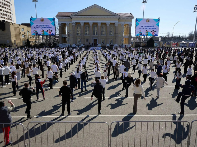 В День здоровья в Ставрополе прошла зарядка с участием 1000 школьников