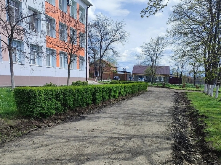 В Георгиевском округе благоустроят двор школы станицы Незлобной