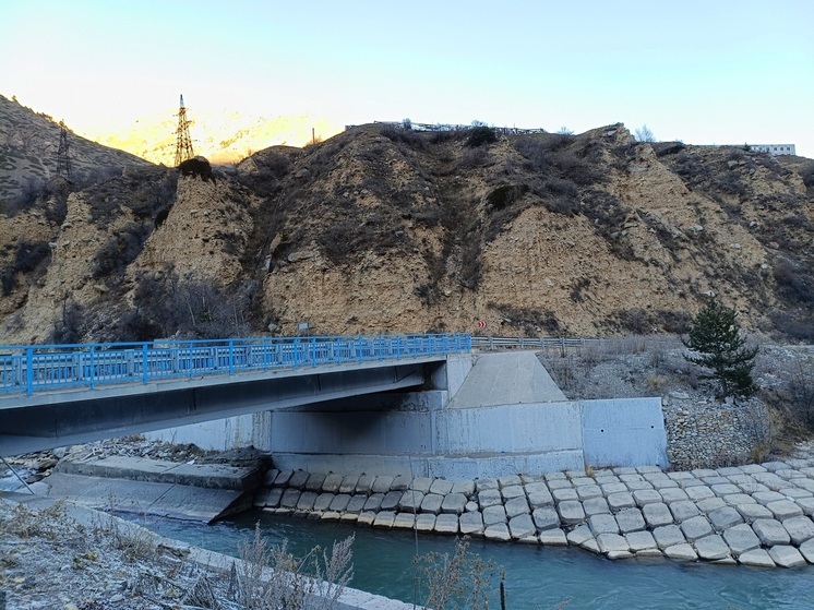 В Кабардино-Балкарии ремонтируют мост через реку Терек