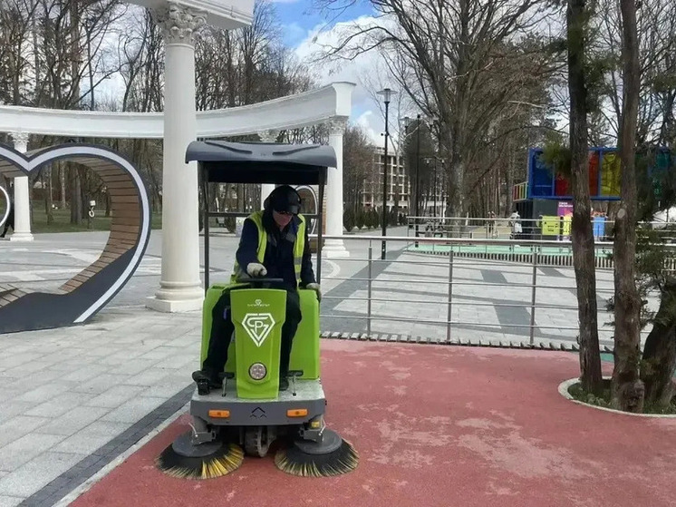В Кисловодске приступила к работе новая электрическая уборочная техника