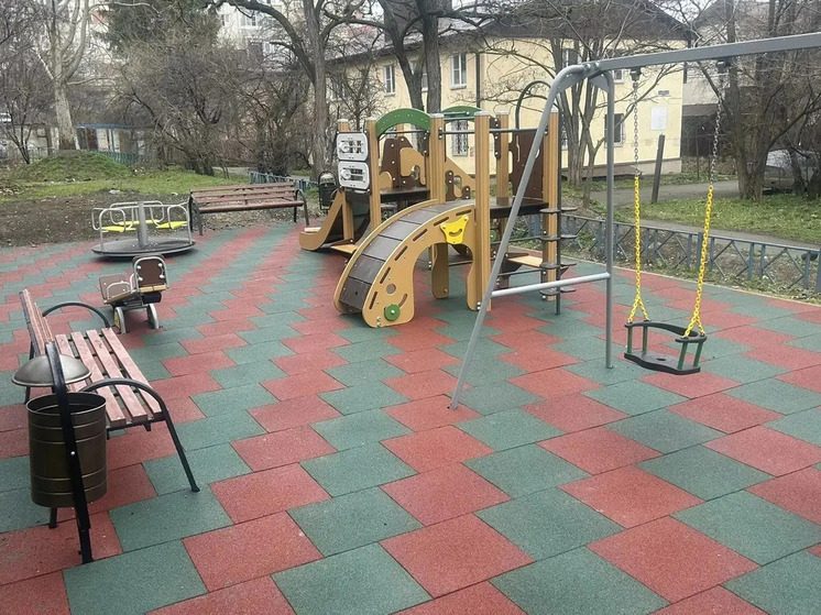 В Ленинском районе Ставрополя после обновления открылись три детские площадки