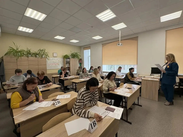 В Невинномысске родители выпускников сдали пробный ЕГЭ по русскому языку
