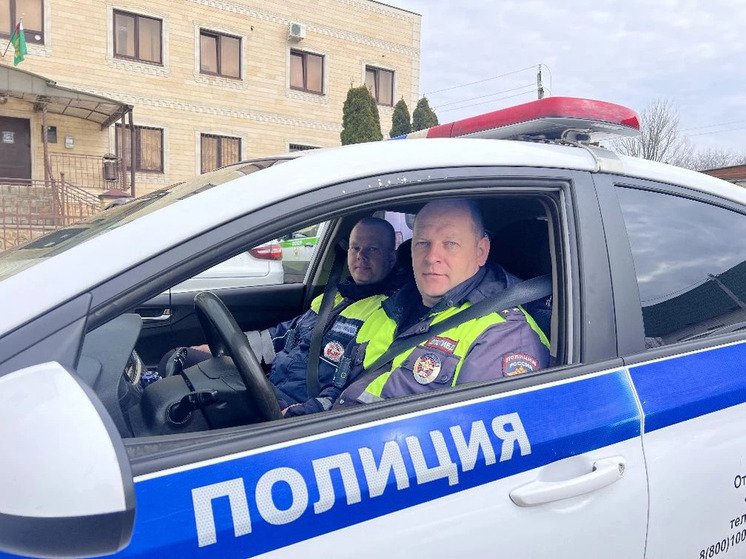 В Предгорном округе автоинспекторы спасли трёхлетнюю девочку, проглотившую монету