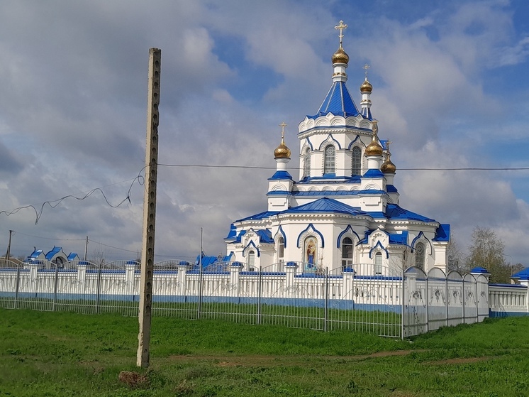 В селе Сотниковском на Ставрополье благоустроили территорию храма