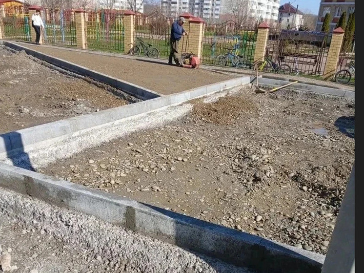 В Ставрополе обустраивают парковку и удобный подъезд к 39 школе