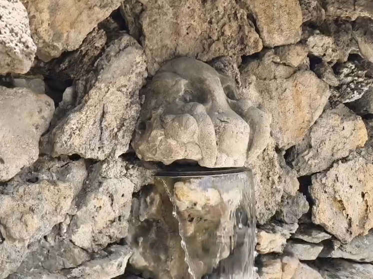 В Ставрополе после многолетнего простоя заработал один из старейших фонтанов у памятника Коста Хетагурову