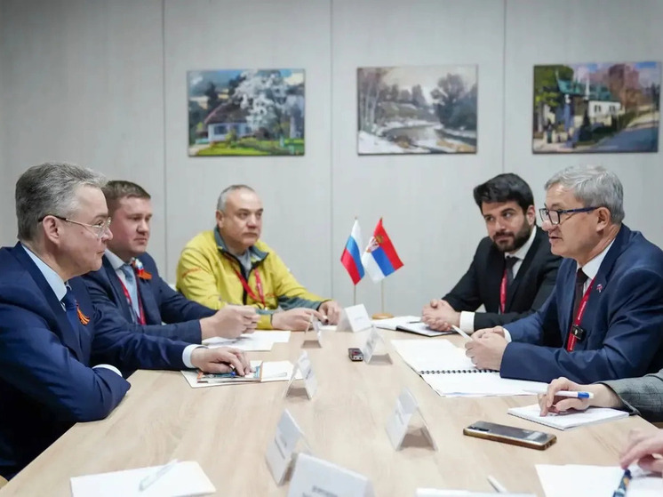 Владимир Владимиров подвел итоги второго дня КИФ-2026: новый рейс в Сухум, расширение дороги и внешнеторговые соглашения