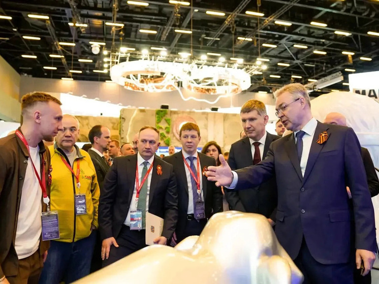 Владимир Владимиров представил главе Минэкономразвития РФ стенд Ставрополья на КИФ-2026