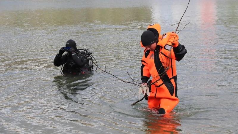 Водолазы расчистили Комсомольский пруд в Ставрополе перед купальным сезоном
