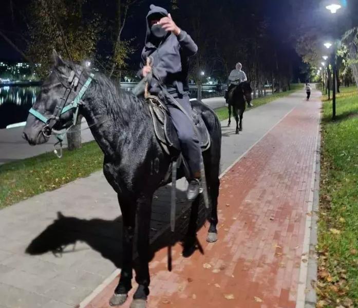 Всадник, хлеставший плёткой прохожих в Кисловодске, проведёт в колонии 4,5 года