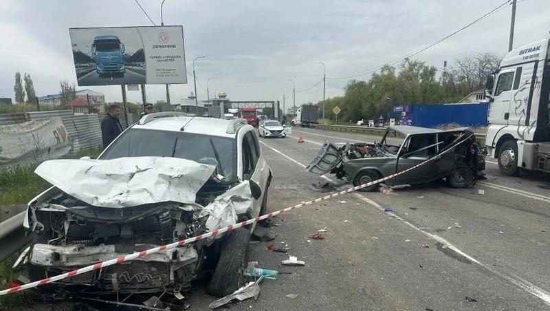 Бесправник на&nbsp;&laquo;семёрке&raquo; устроил массовое ДТП в&nbsp;Невинномысске, четверо в&nbsp;больнице
