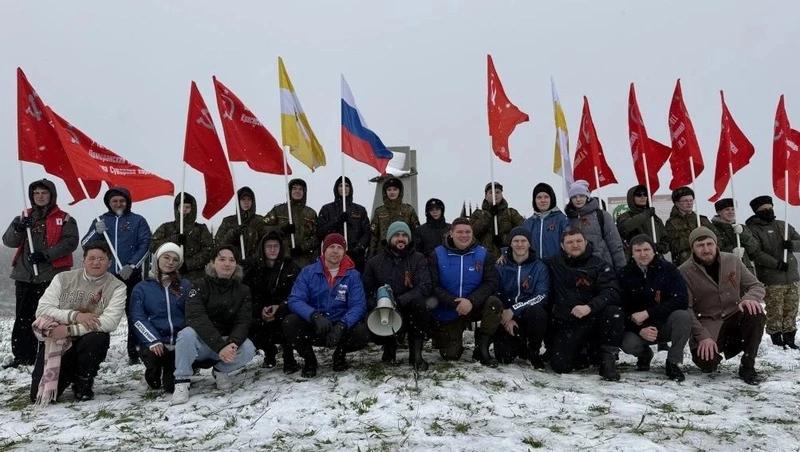 Больше 300 ставропольцев поднялись на гору Стрижамент в память о лётчиках ВОВ
