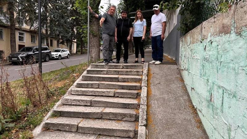 Бордюры из травертина нарушают СНиПы, но их не выбрасывают &mdash; глава Пятигорска