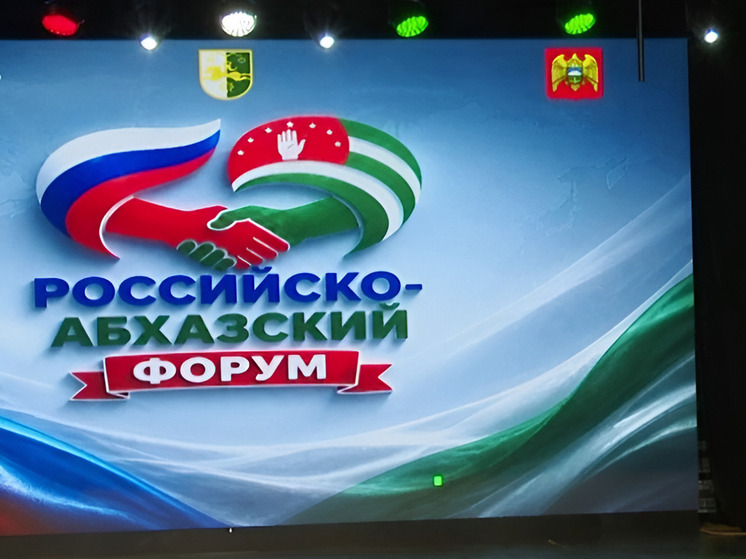 Делегаты Российско-Абхазского молодежного форума возложили цветы к памятнику добровольцам из Кабардино-Балкарии