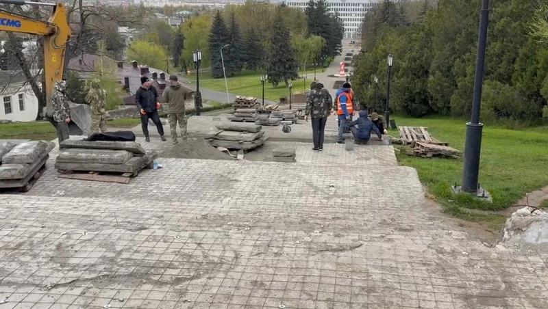 Лестницу к памятнику Ленина реконструируют в Пятигорске к 9 Мая