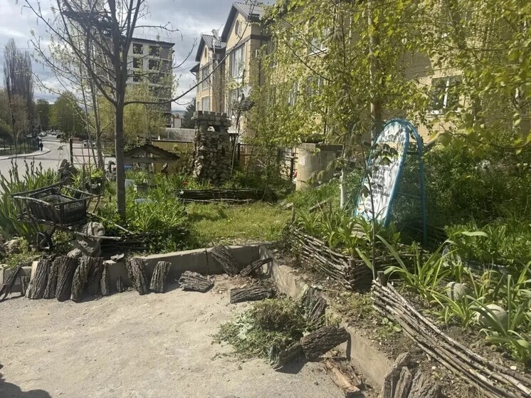 Мэр Кисловодска провёл выездное совещание на улице Декабристов