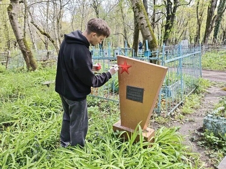 На Даниловском кладбище Ставрополя волонтёры привели в порядок воинские захоронения