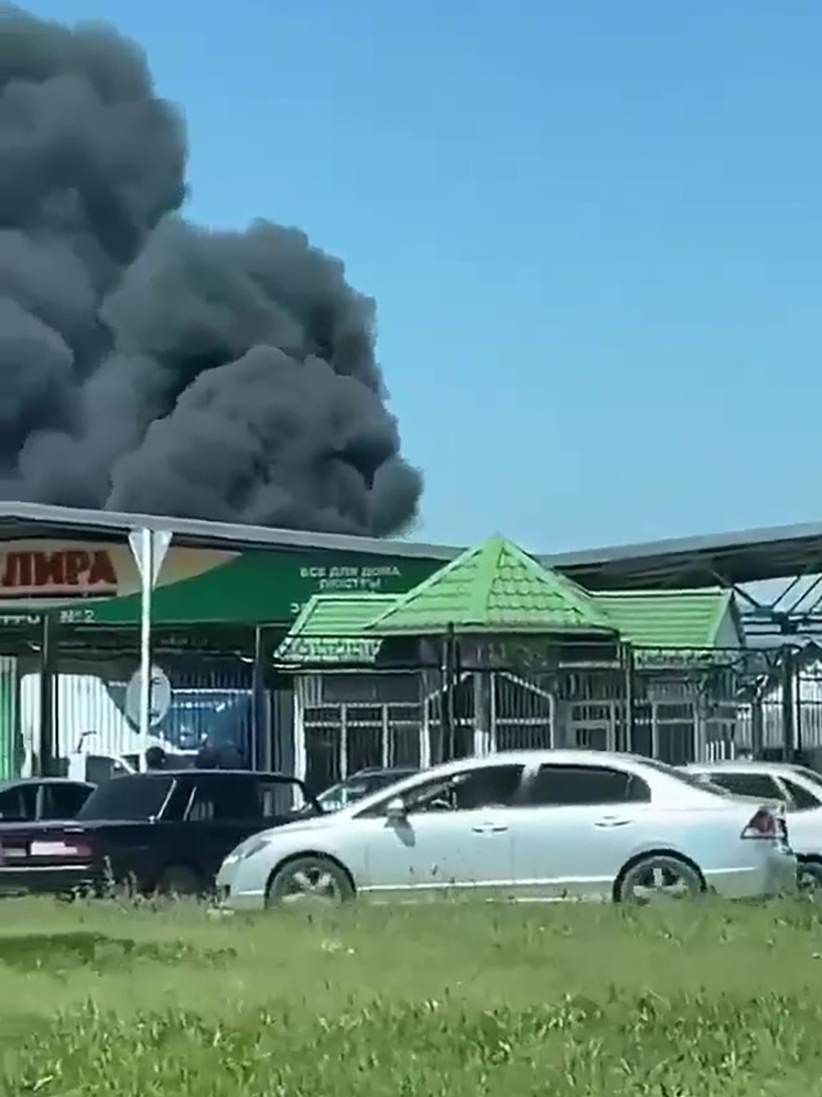 На рынке «Лира» под Пятигорском произошел пожар