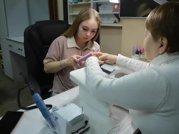 На Ставрополье соцконтракт помог селянке открыть маникюрный салон