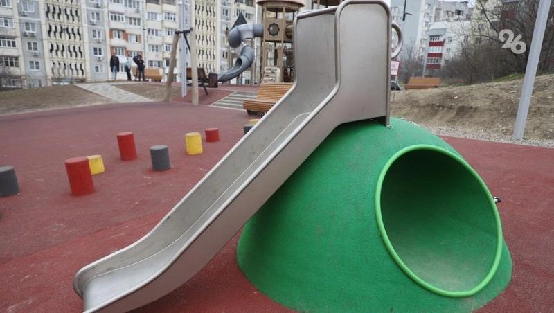 Новую детскую площадку строят в селе Изобильненского округа