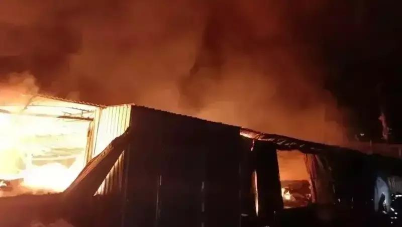 Один человек погиб в пожаре на складе Михайловска