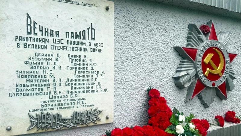 Школьники и энергетики возложили цветы к мемориалу павшим воинам в Пятигорске