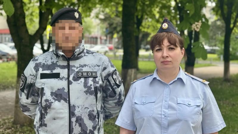 Сотрудники органов полиции в Ставрополе спасли девушку на балконе от гибели