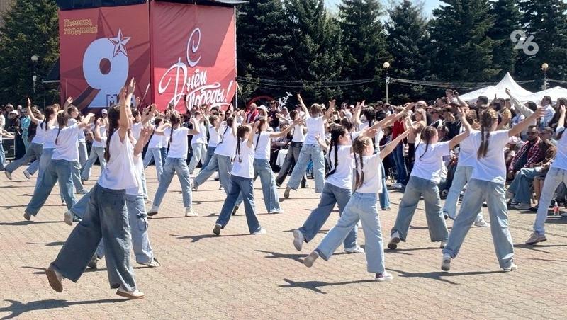 Тысячеголосый детский хор выступил в центре Ставрополя