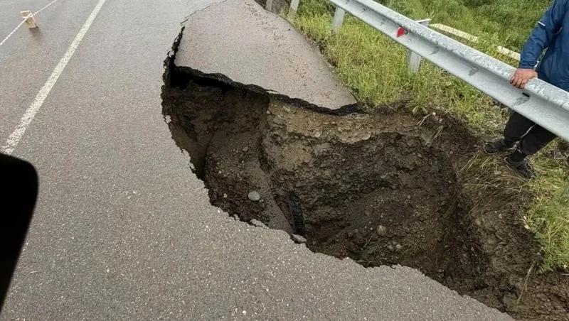Участок дороги обрушился в хуторе Стародворцовском Кочубеевского округа