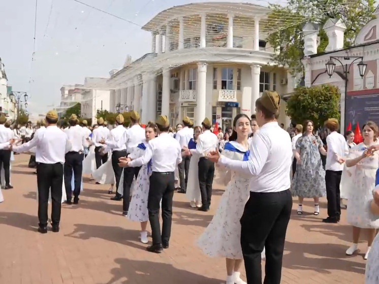 В Карачаево-Черкесии студенты закружились в «Вальсе Победы»