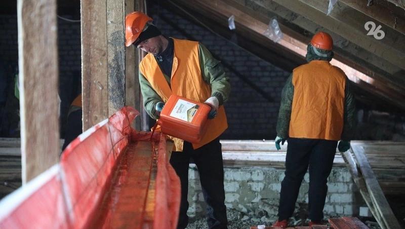 В Кочубеевском округе обновили кровлю двух старых двухэтажек