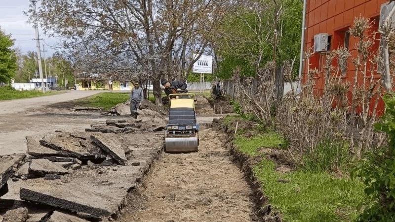 В Новоалександровске ремонтируют улицу Урицкого