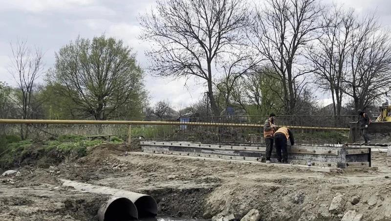 В Новоселицком округе продолжается капремонт речного моста Сиушкин